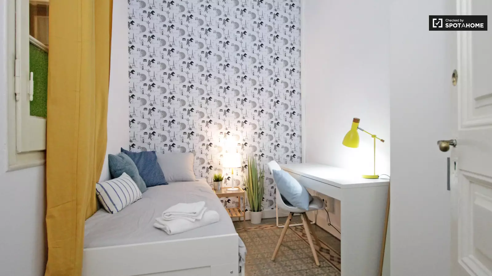 Furnished room in a shared flat in Gràcia · 4