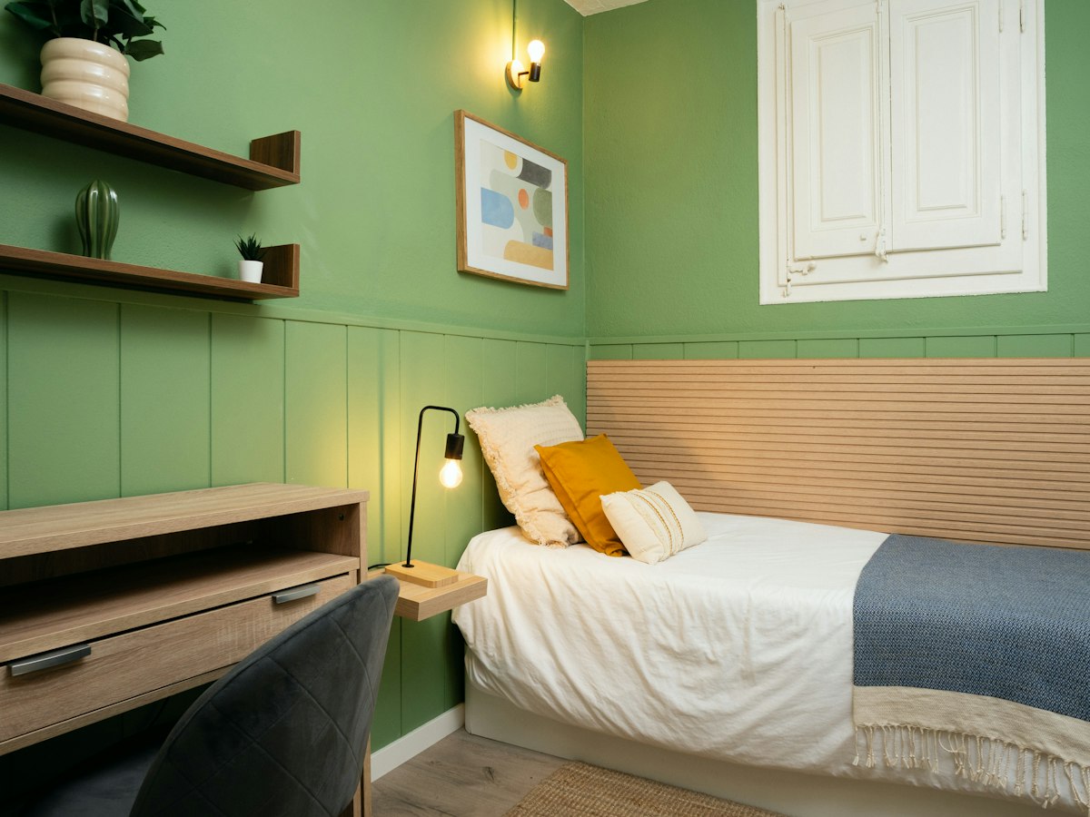Habitación amueblada en piso compartido de 8 personas en Eixample · 2