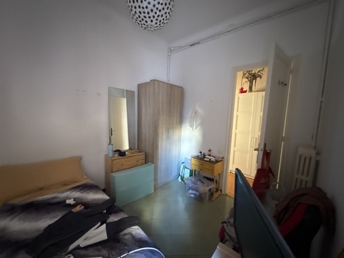 Room in a 4-person shared flat in Eixample · 3
