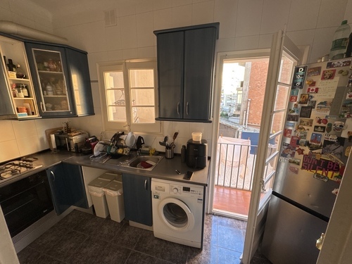 Room in a 4-person shared flat in Eixample · 4