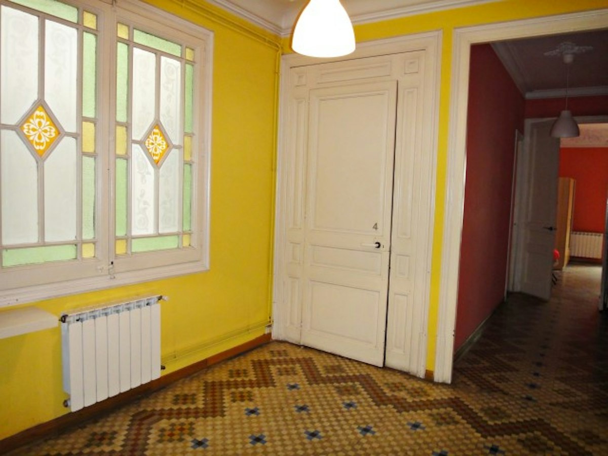 Habitación amueblada en piso compartido de 6 personas en Eixample · 4