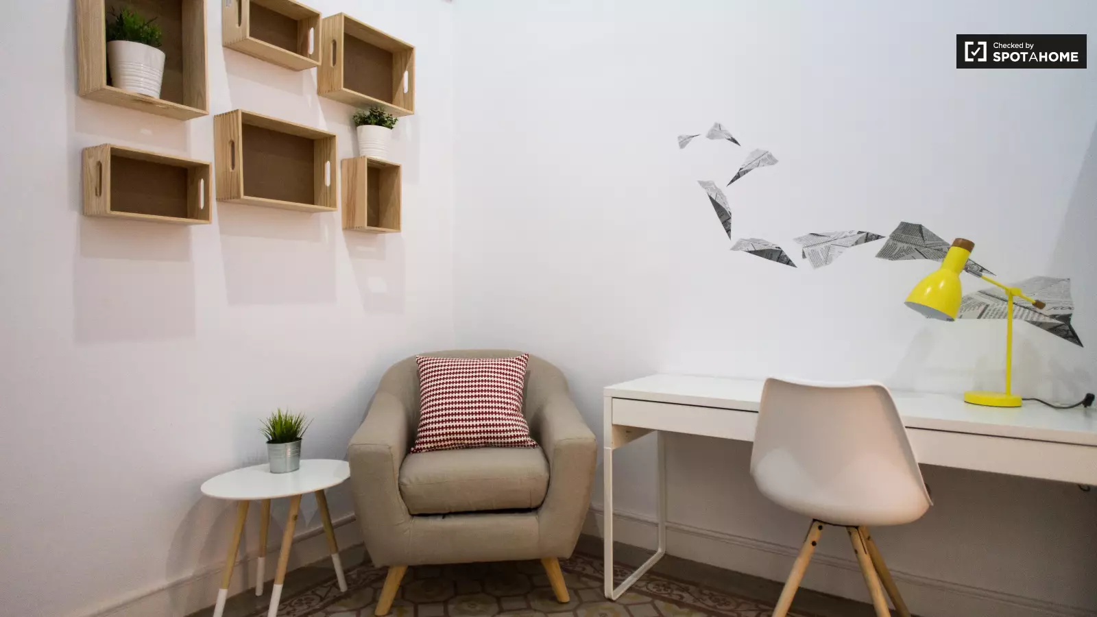 Furnished room in a shared flat in Gràcia · 3