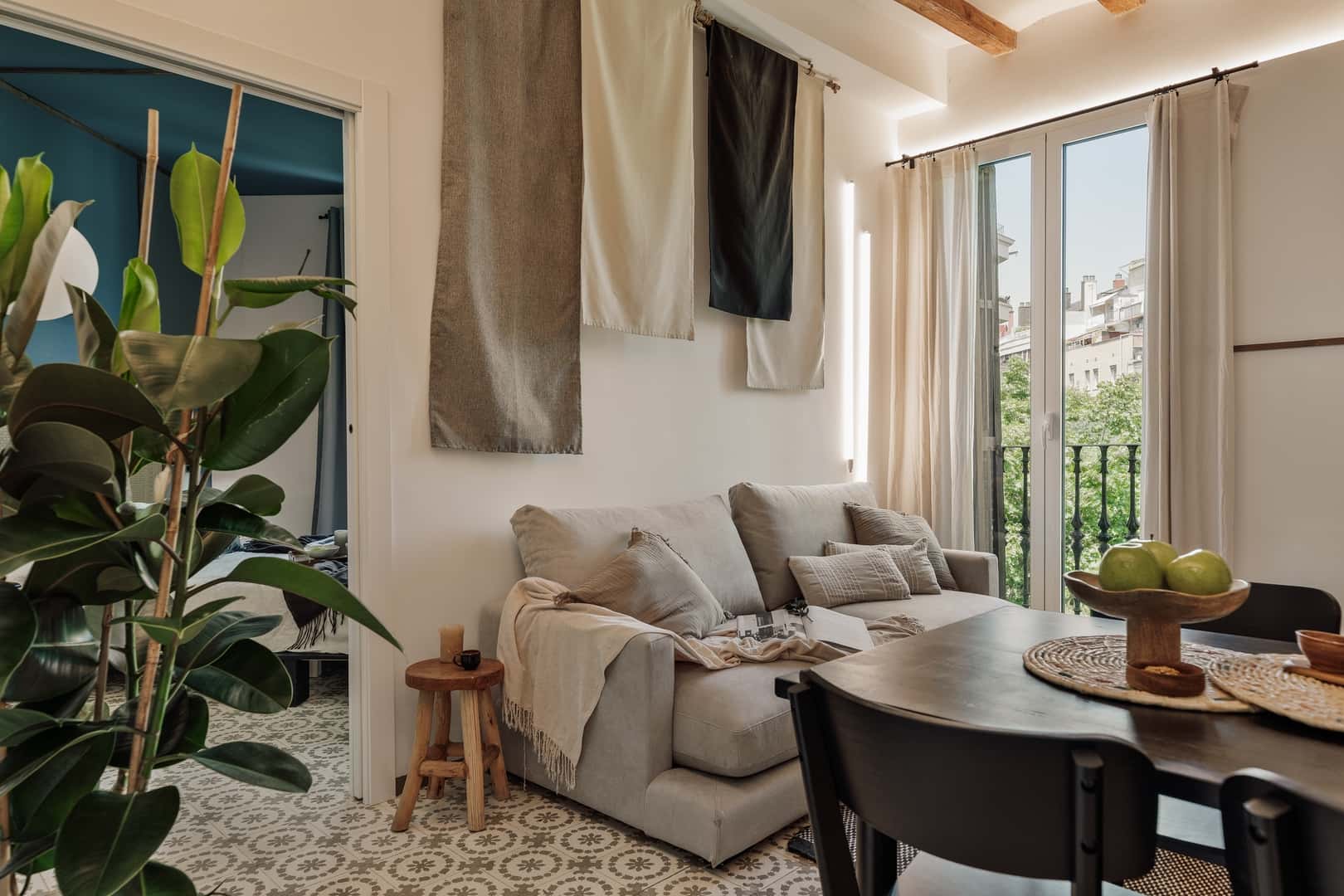 Furnished 2-bedroom flat in Eixample, 77 m² · 2