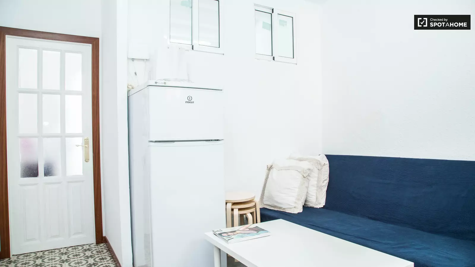 Habitación amueblada en piso compartido en Ciutat Vella · 4