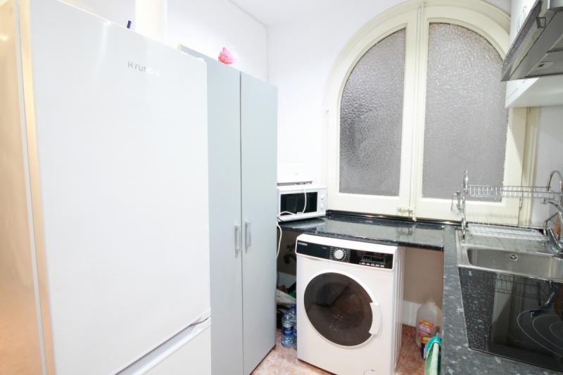 Habitación amueblada en piso compartido de 6 personas en Sarrià–Sant Gervasi · 2