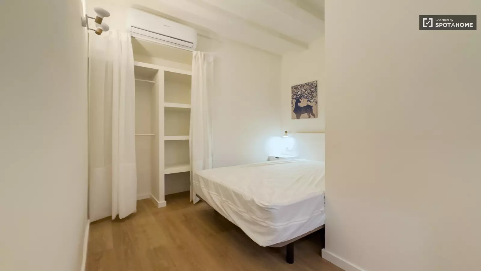 Furnished 2-bedroom flat in Eixample, 54 m² · 4