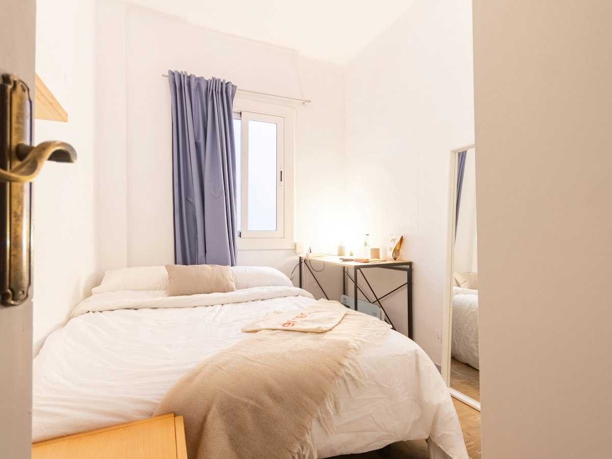 Habitación amueblada en piso compartido de 5 personas en Horta-Guinardó · 2