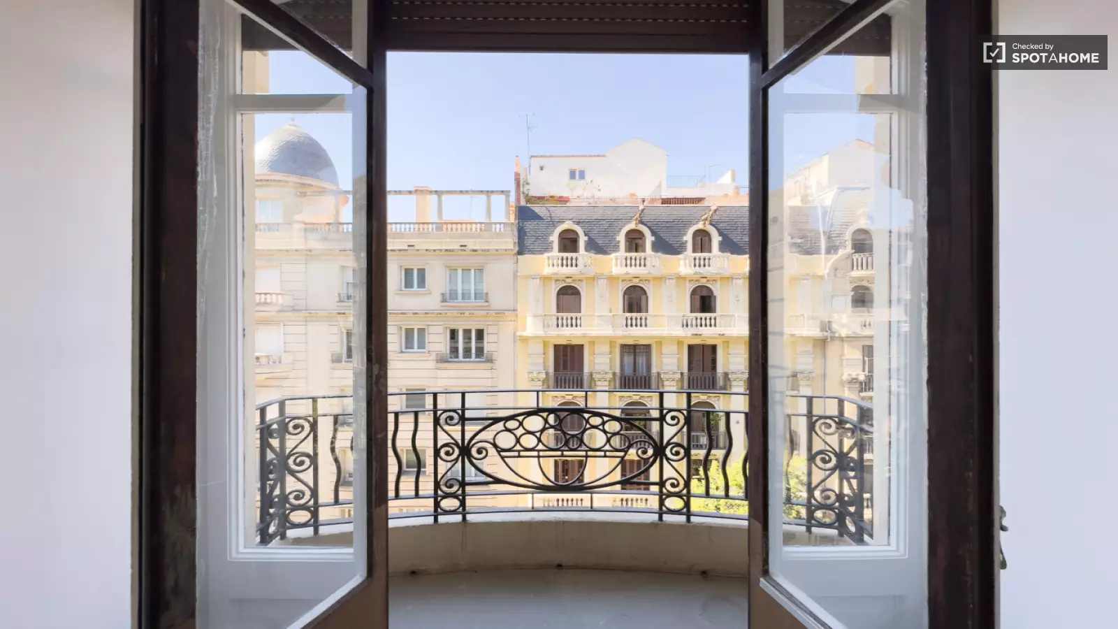 Habitación amueblada en piso compartido de 6 personas en Gràcia · 3