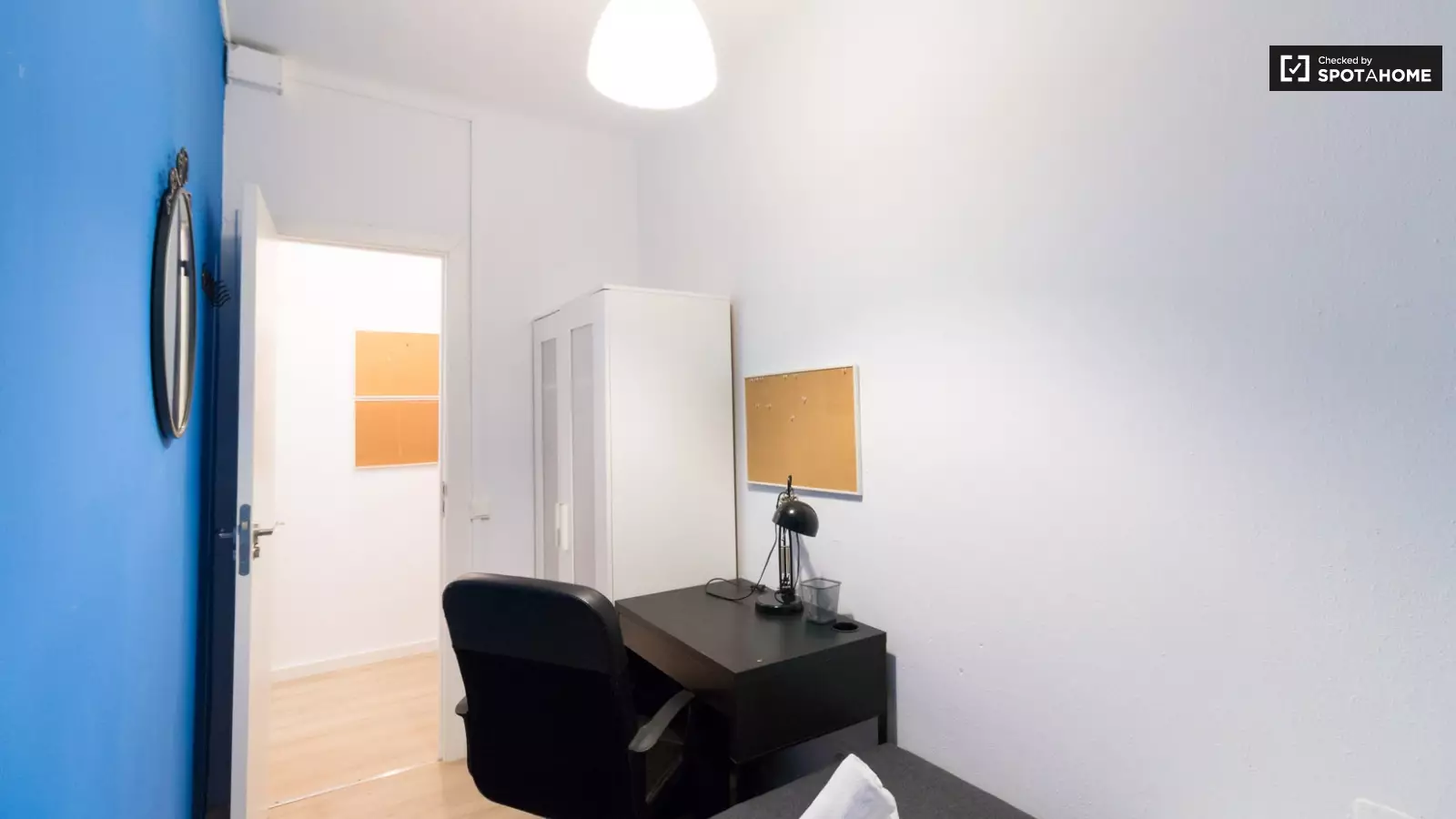 Furnished room in a shared flat in Sants-Montjuïc · 2