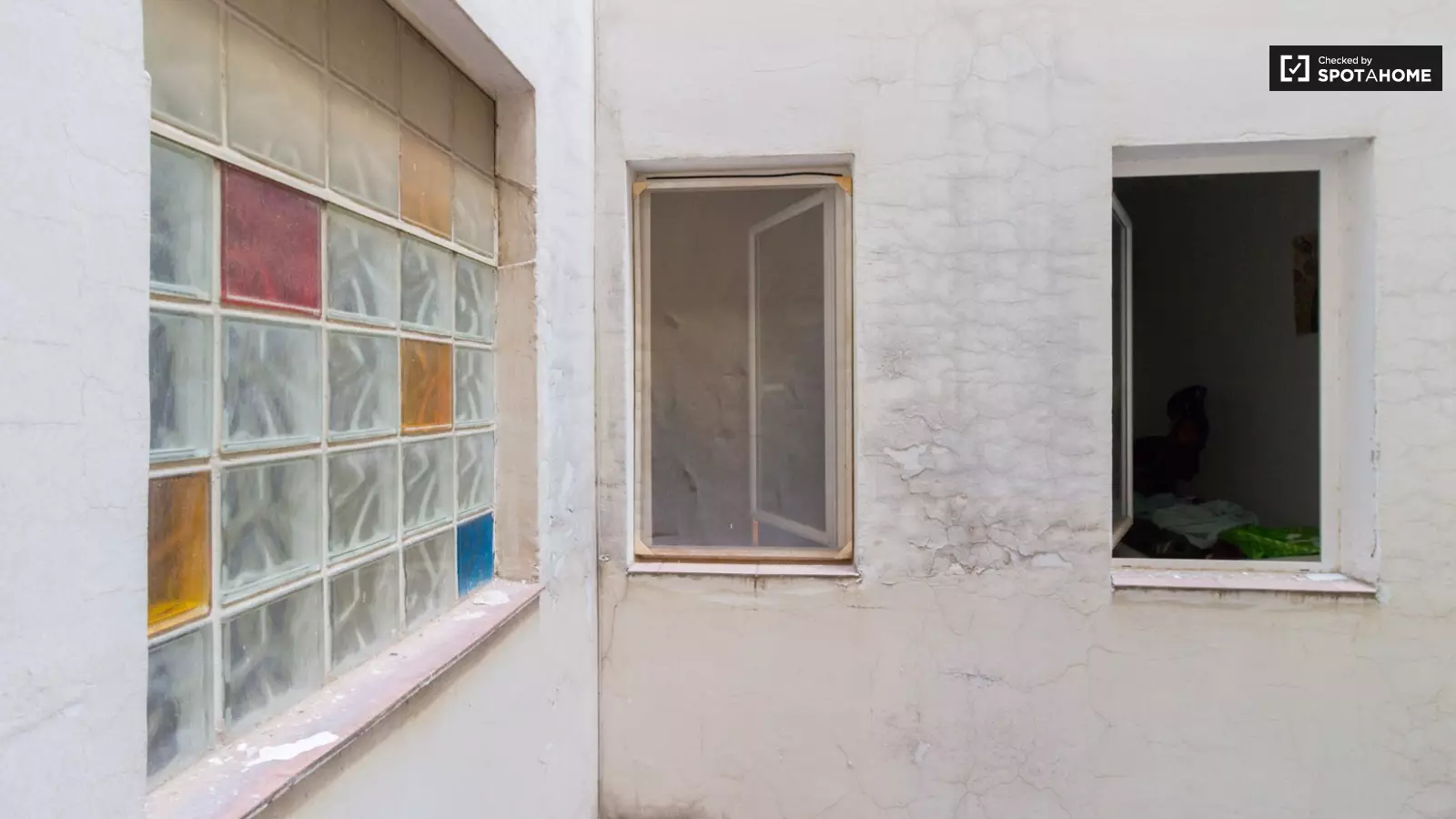 Furnished room in a shared flat in Sants-Montjuïc · 3