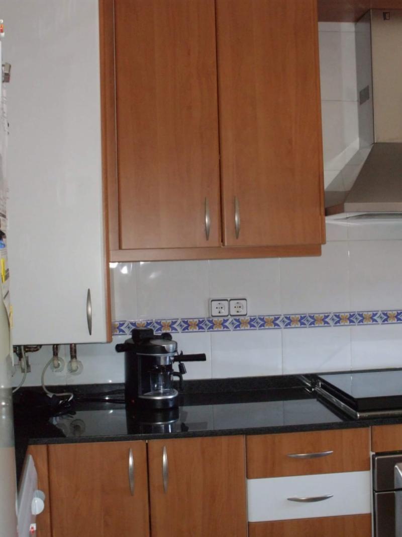 Habitación amueblada en piso compartido de 2 personas en Ciutat Vella · 4
