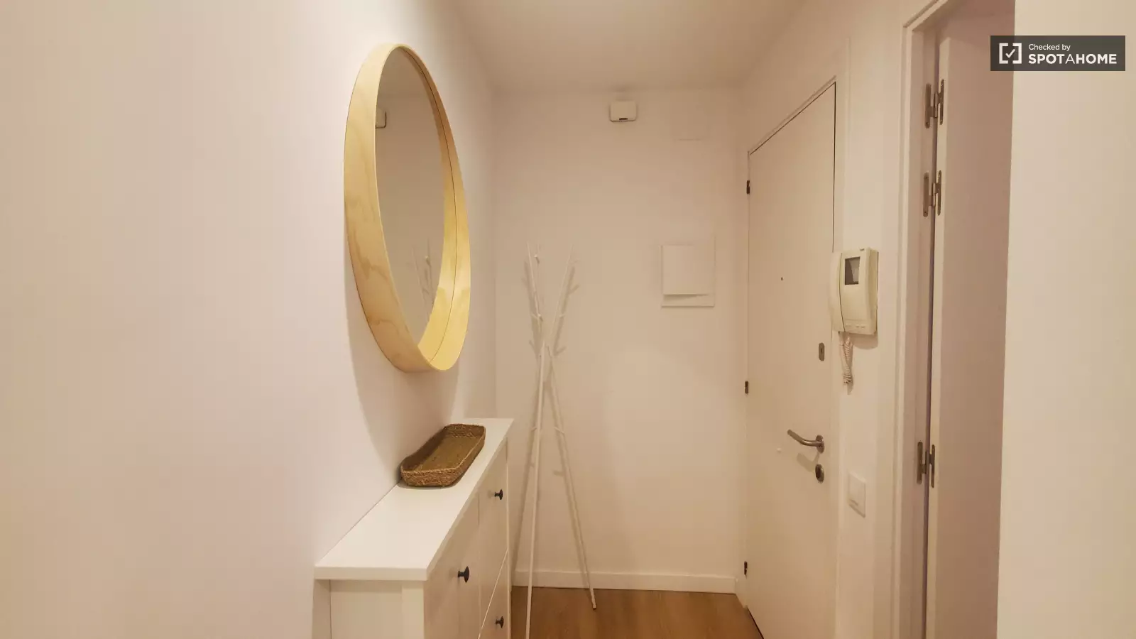 Habitación amueblada en piso compartido en Eixample · 4
