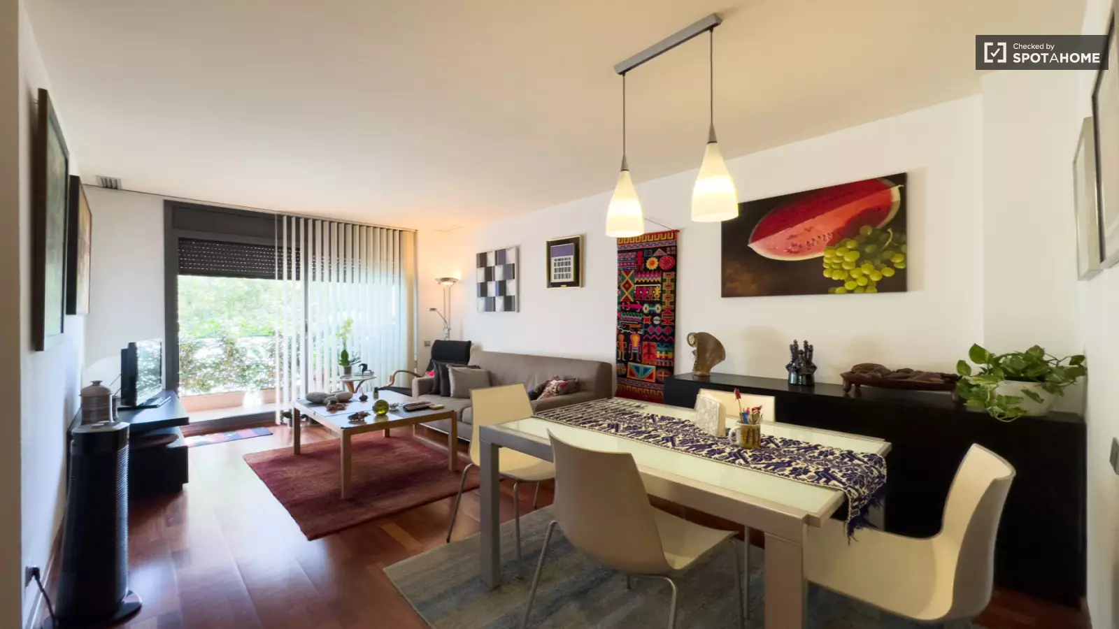 Furnished room in a shared flat in Sant Martí · 3