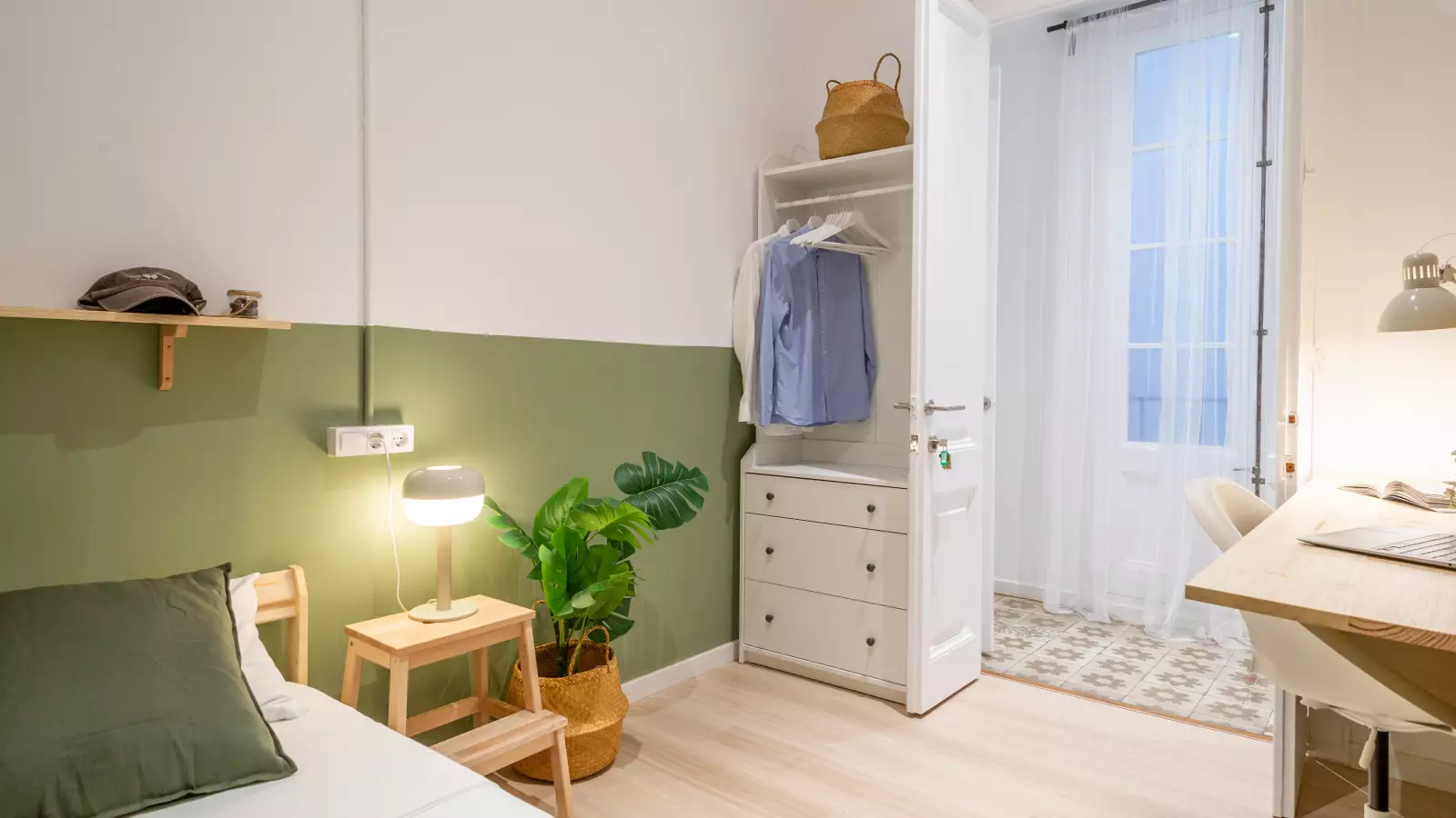 Habitación amueblada en piso compartido en Ciutat Vella · 4