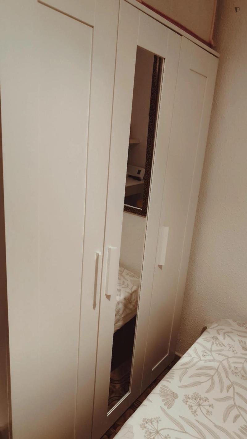 Furnished room in a 3-person shared flat in Sants-Montjuïc · 2