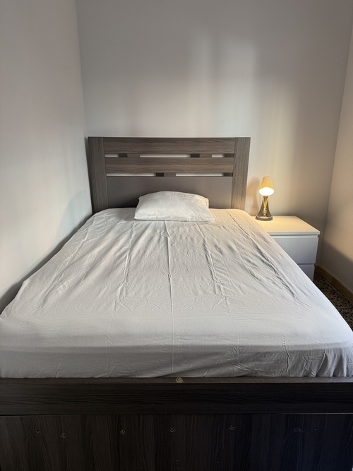 Room in a 5-person shared flat in Gràcia · 2