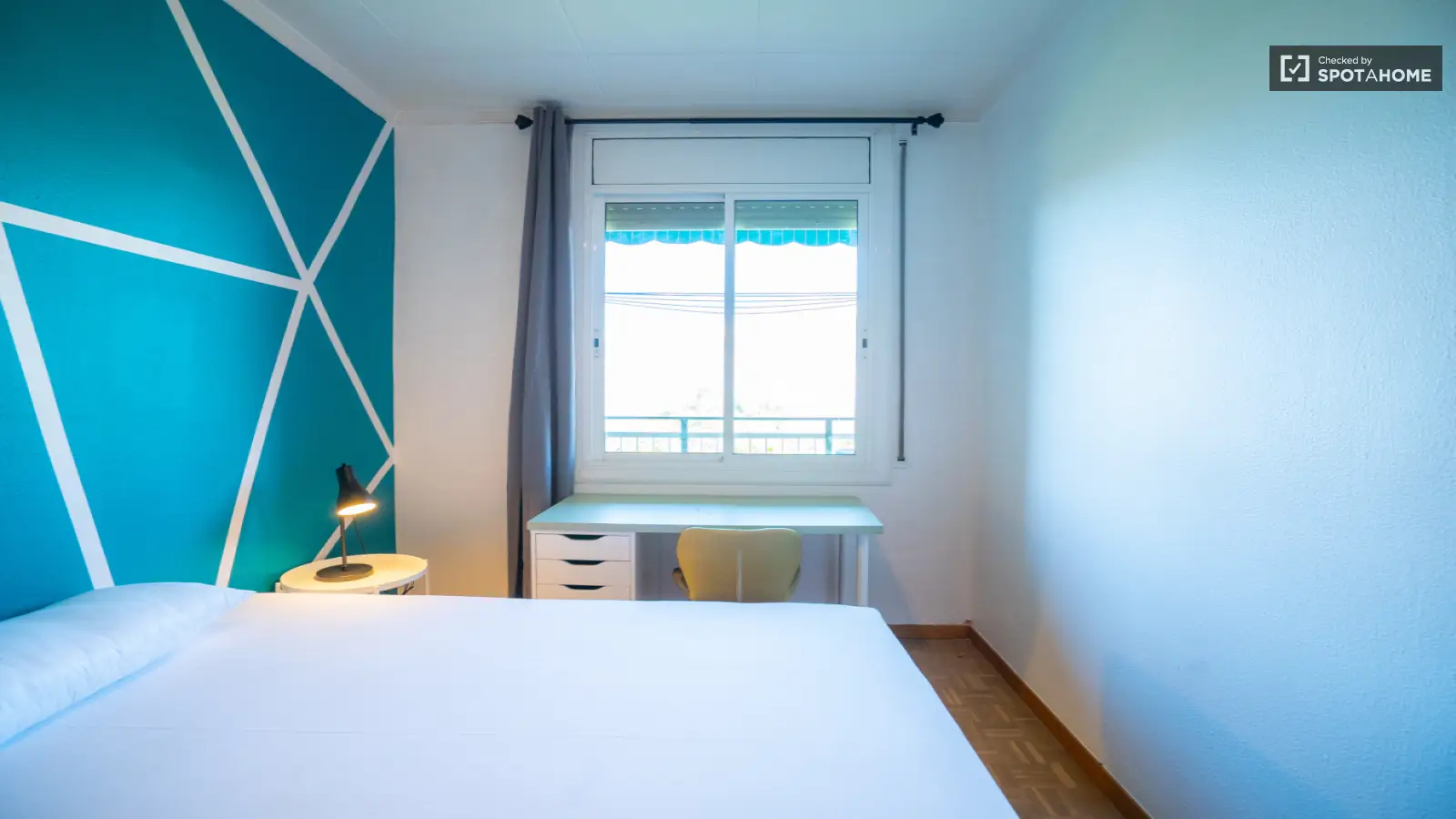 Furnished room in a 6-person shared flat in Sants-Montjuïc · 3