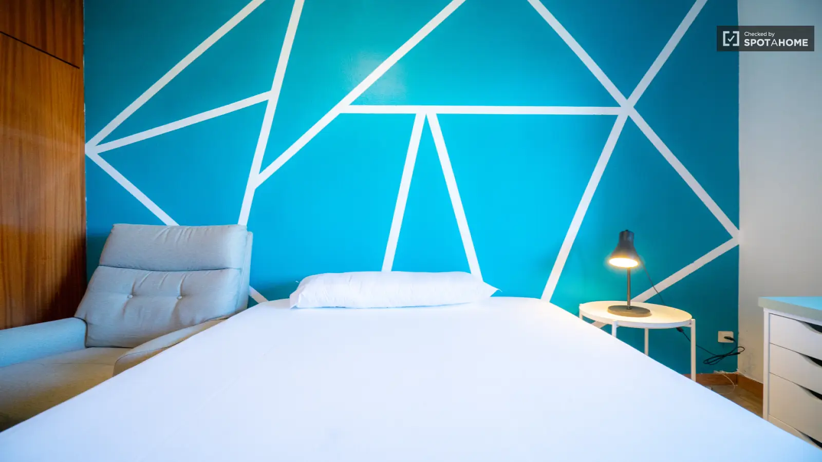 Furnished room in a 6-person shared flat in Sants-Montjuïc · 4