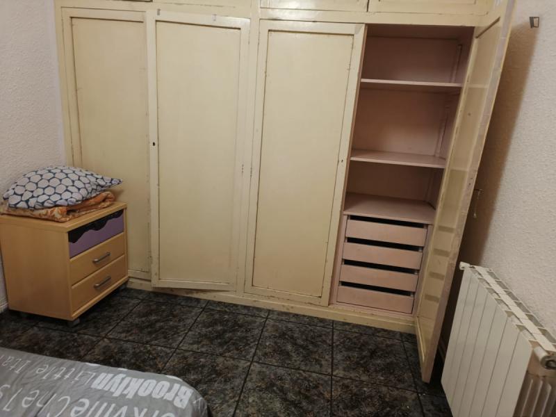 Furnished room in a 4-person shared flat in Sants-Montjuïc · 4