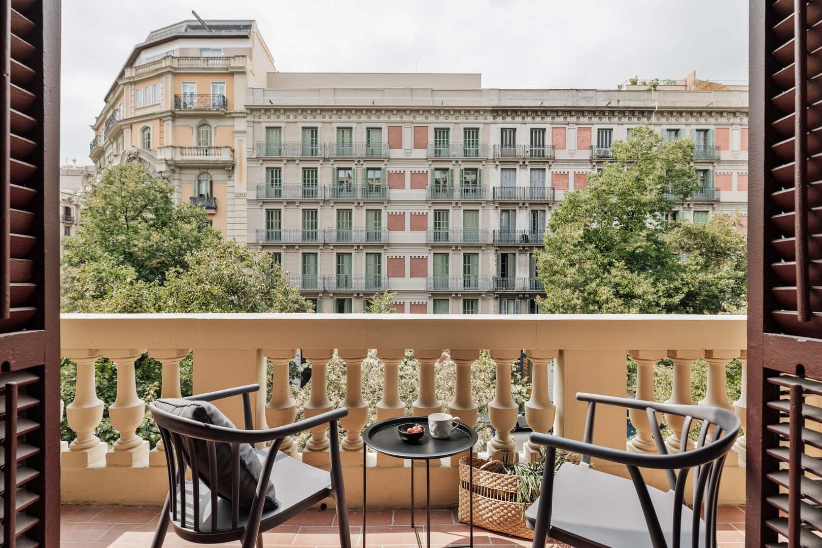 Furnished 4-bedroom flat in Eixample, 181 m² · 2