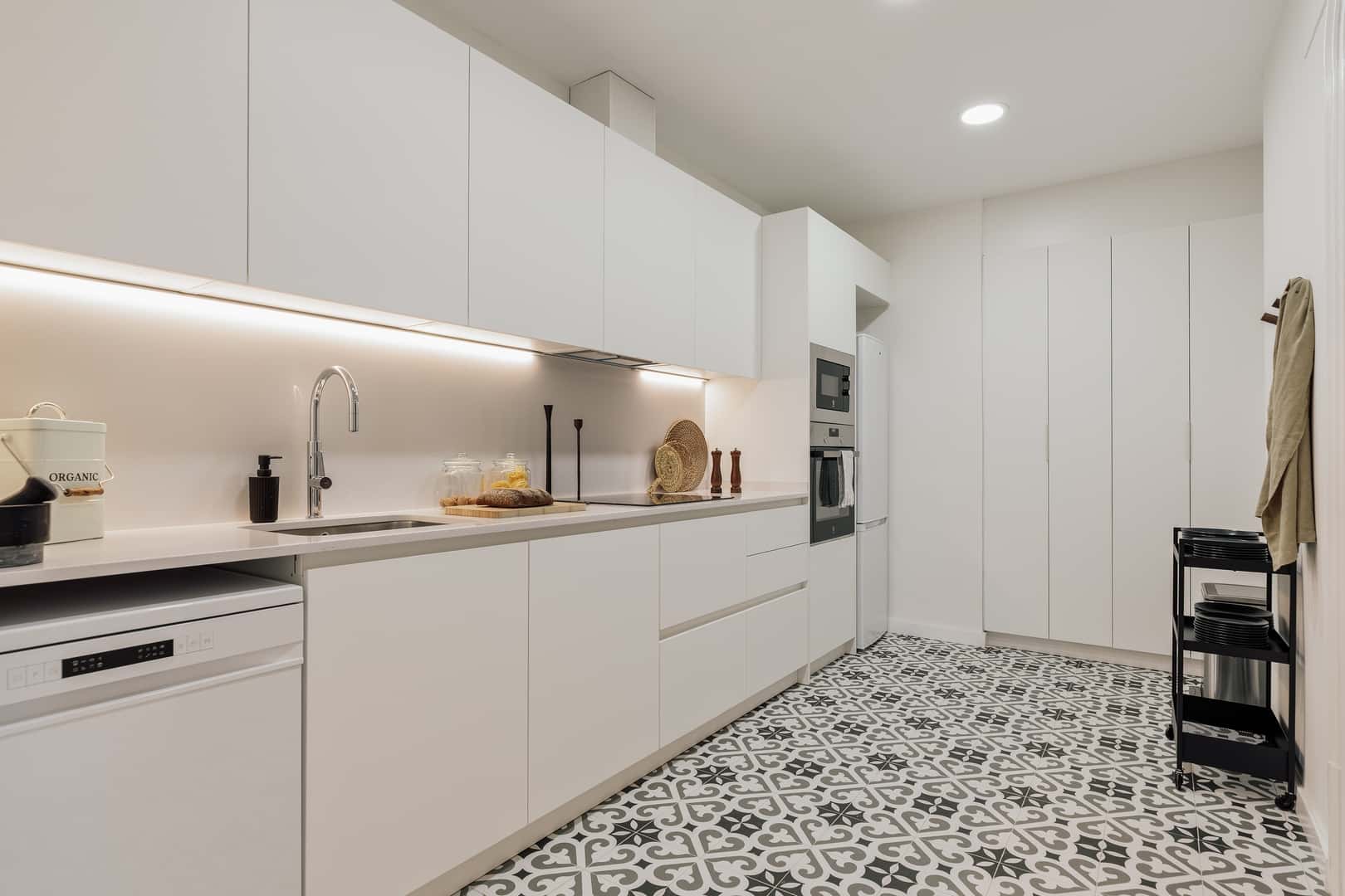 Furnished 4-bedroom flat in Eixample, 181 m² · 3