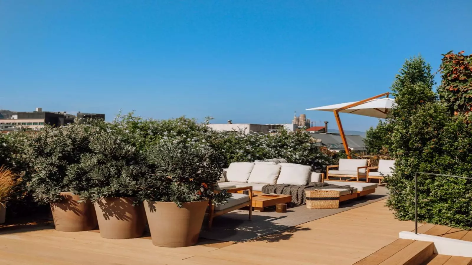 Furnished 1-bedroom flat in Eixample, 60 m² · 3