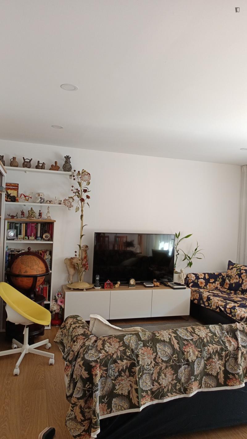 Habitación amueblada en piso compartido de 3 personas en Sants-Montjuïc · 3
