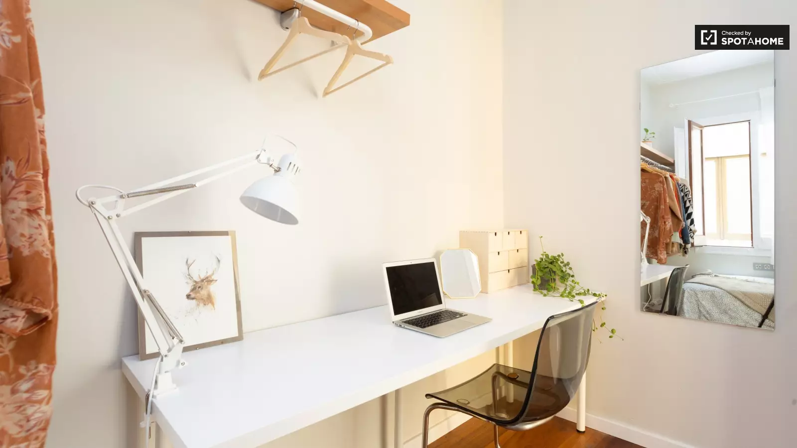 Habitación amueblada en piso compartido de 6 personas en Gràcia · 3