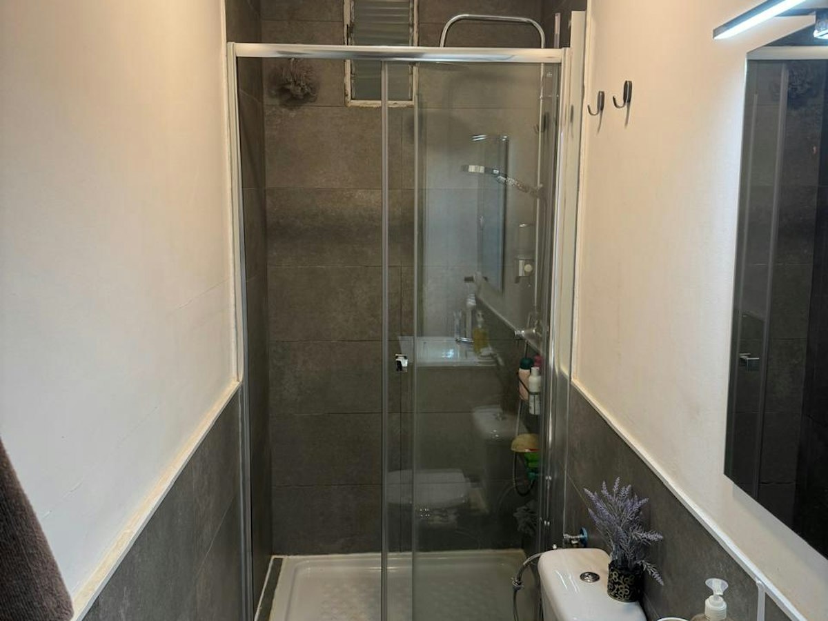 Furnished room in a 3-person shared flat in Gràcia · 3