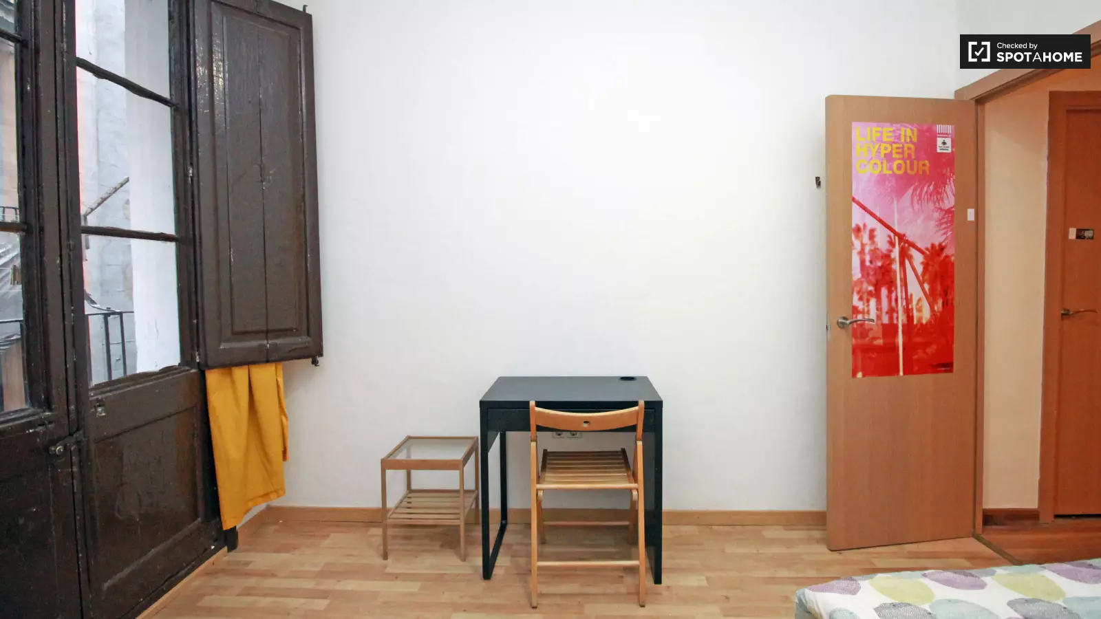 Habitación amueblada en piso compartido en Ciutat Vella · 4