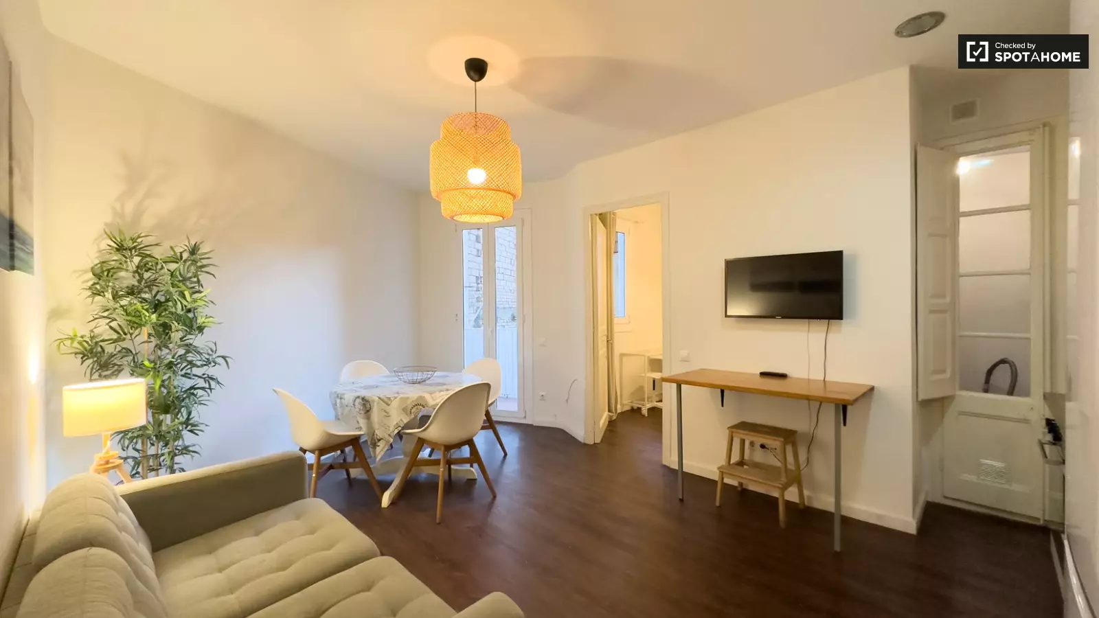 Piso de 2 dormitorios amueblado en Gràcia, 50 m² · 4