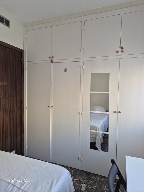 Room in a 5-person shared flat in Gràcia · 3