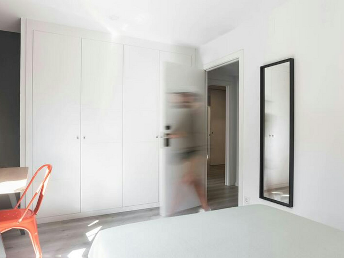 Furnished room in a 4-person shared flat in Ciutat Vella · 3