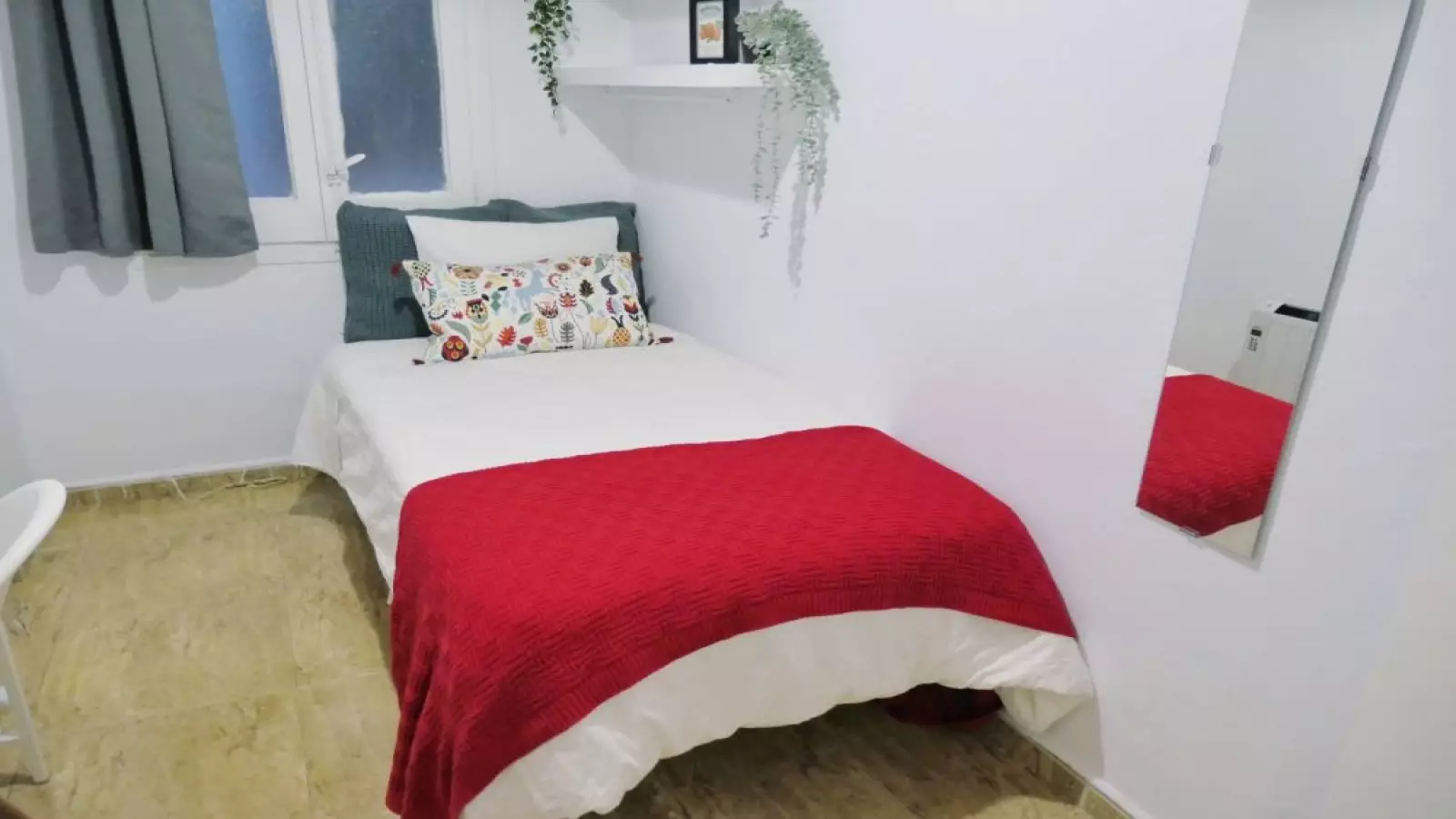 Furnished room in a shared flat in Sants-Montjuïc · 2