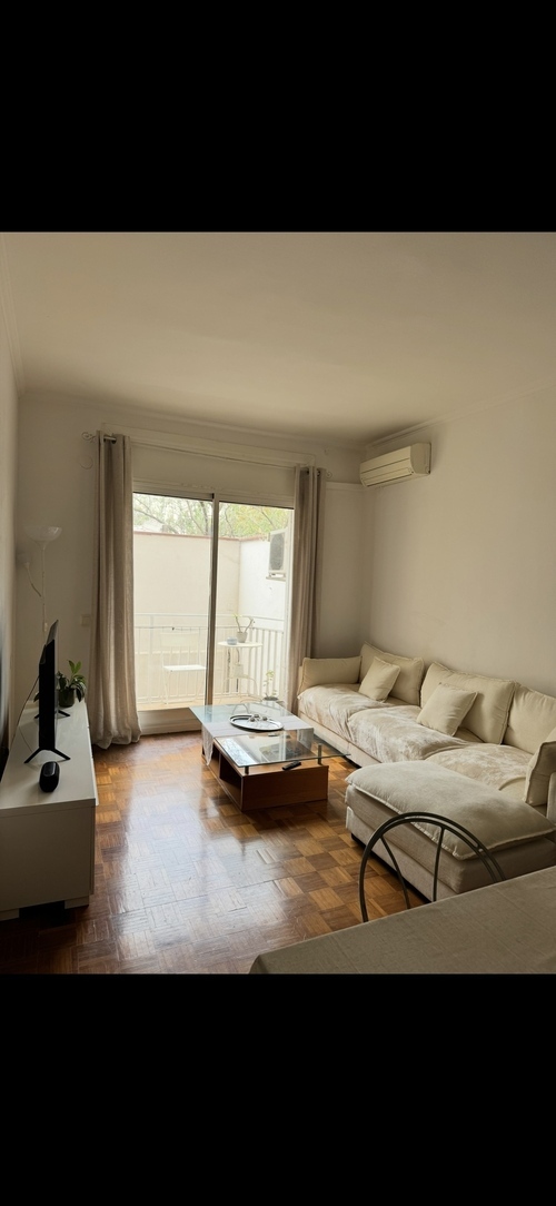 Room in a 3-person shared flat in Eixample · 3