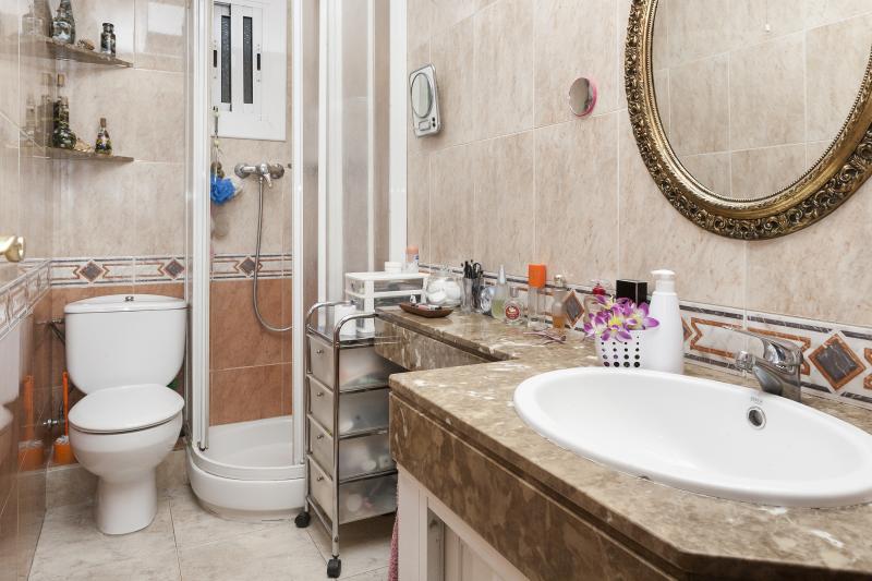 Habitación amueblada en piso compartido de 3 personas en Eixample · 2