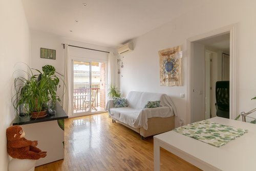 Room in a 4-person shared flat in Eixample · 2