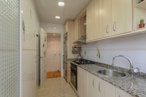 Room in a 4-person shared flat in Eixample · 4