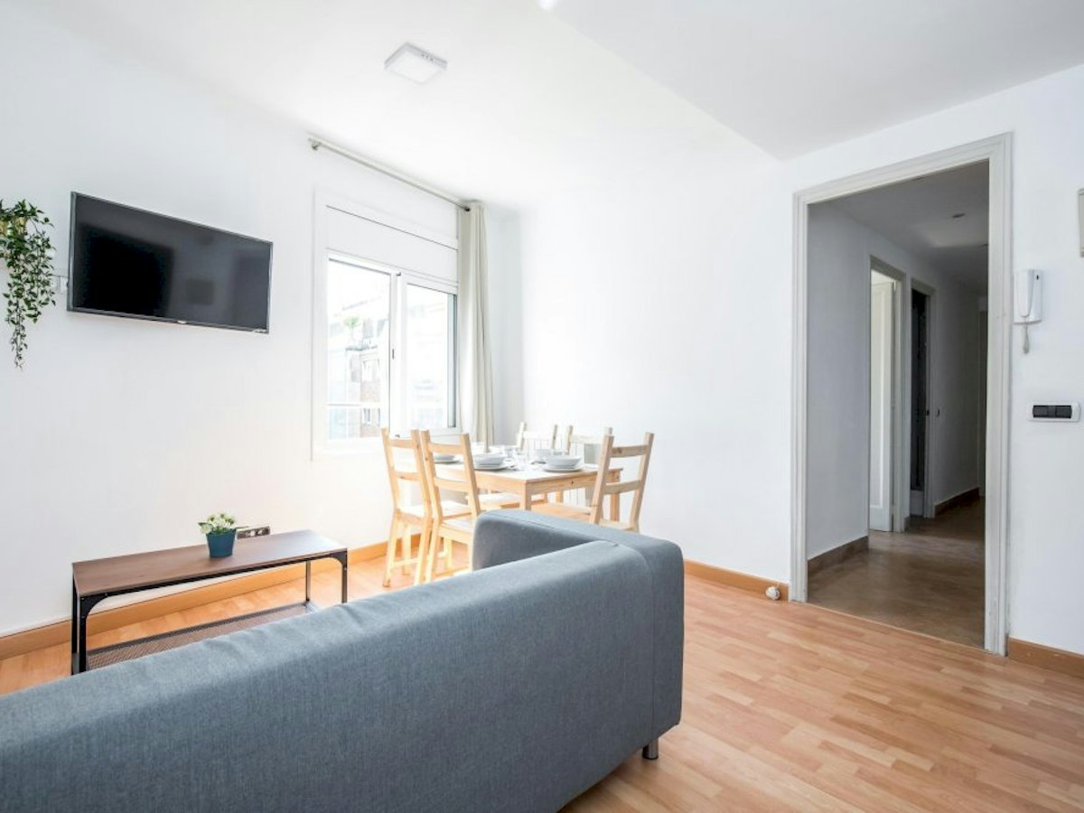 Furnished room in a 6-person shared flat in Sant Martí · 4