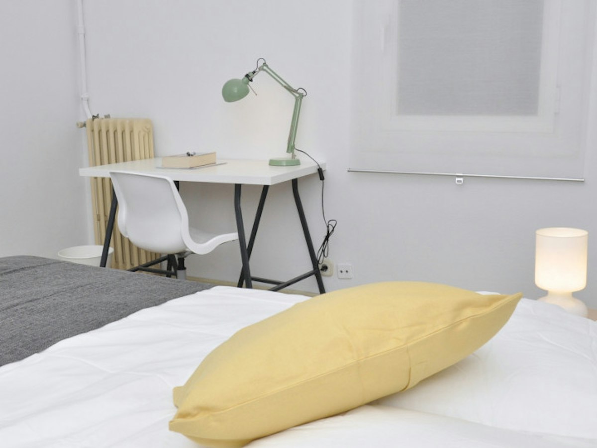 Furnished room in a 9-person shared flat in Gràcia · 3