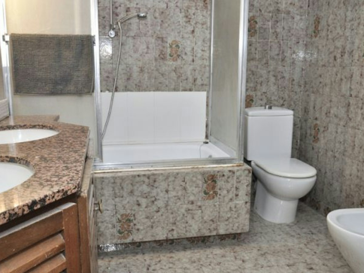 Furnished room in a 9-person shared flat in Gràcia · 4