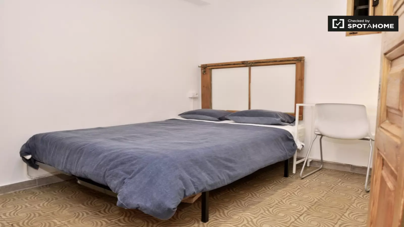 Furnished 3-bedroom flat in Eixample, 60 m² · 4