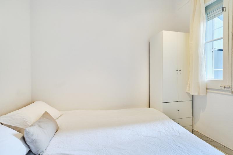 Habitación amueblada en piso compartido de 4 personas en Gràcia · 2