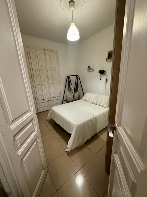 Habitación en piso compartido de 3 personas en Eixample · 2