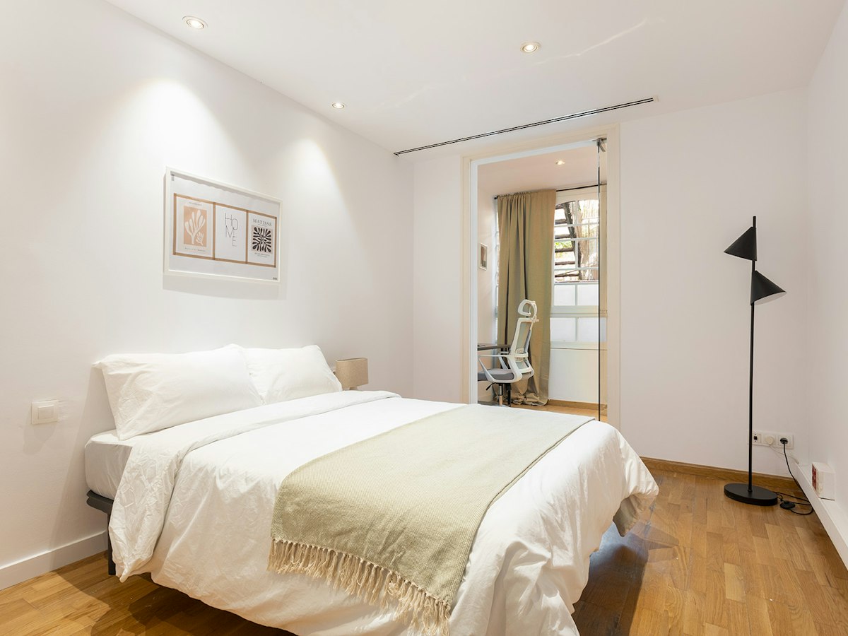 Furnished room in a 8-person shared flat in Gràcia · 3
