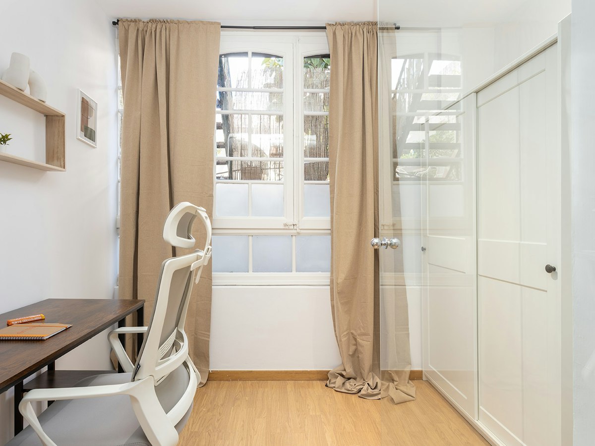 Furnished room in a 8-person shared flat in Gràcia · 4