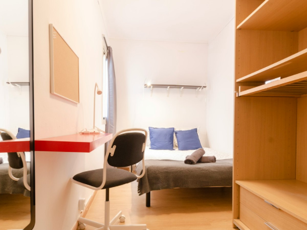 Furnished room in a 5-person shared flat in L'Hospitalet