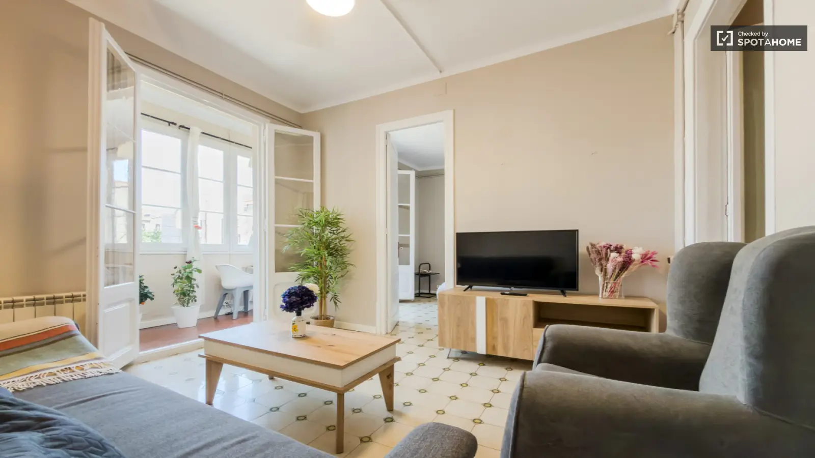Furnished 3-bedroom flat in Eixample, 100 m² · 3
