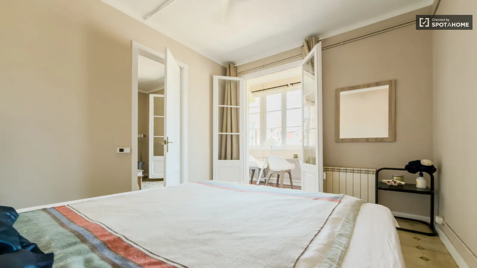 Furnished 3-bedroom flat in Eixample, 100 m² · 4