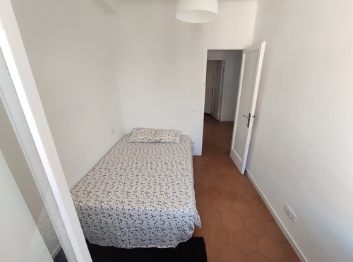 Room in a 5-person shared flat in Eixample · 3